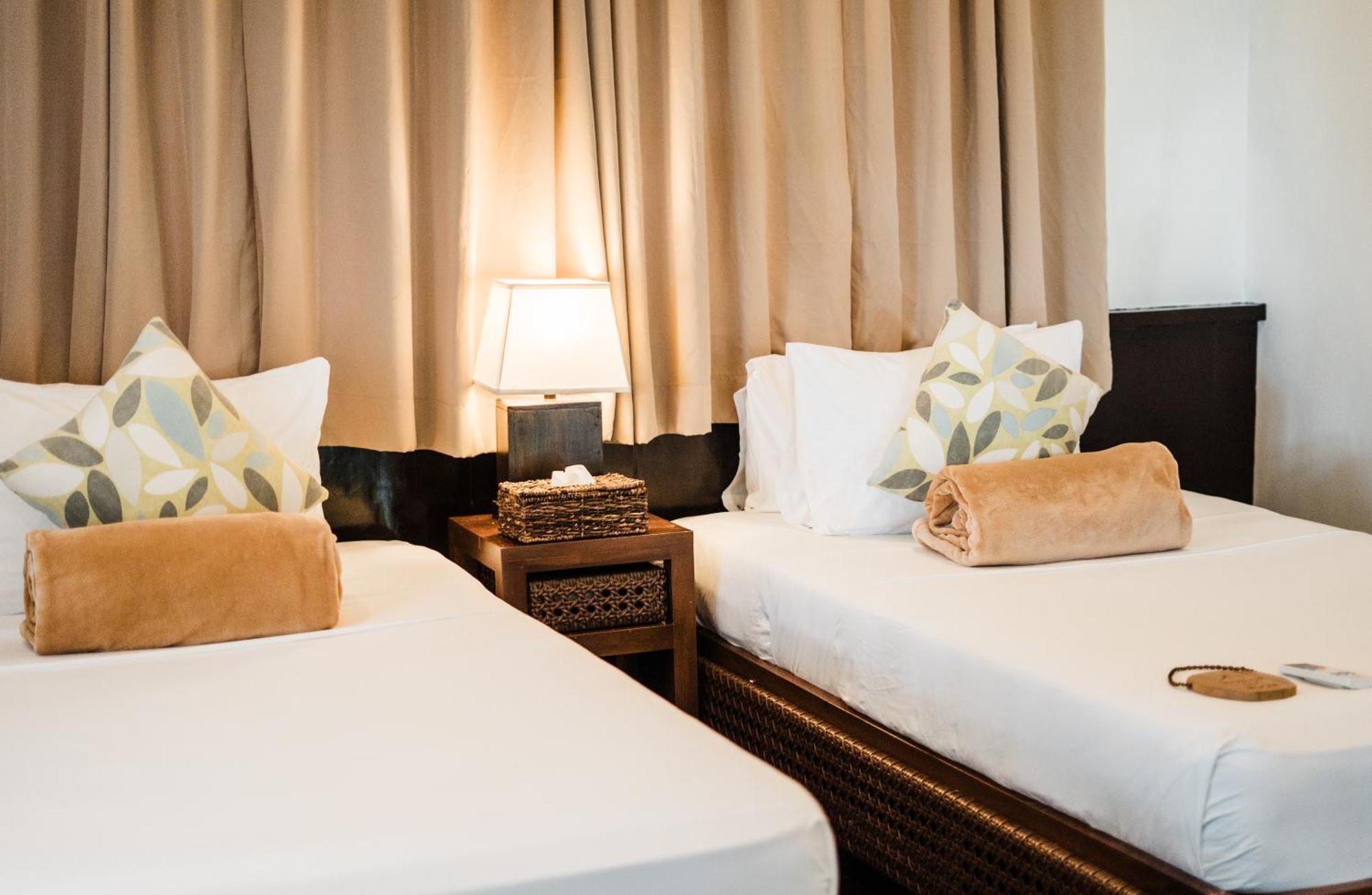 Balay Kogon Hotel Carles Ngoại thất bức ảnh